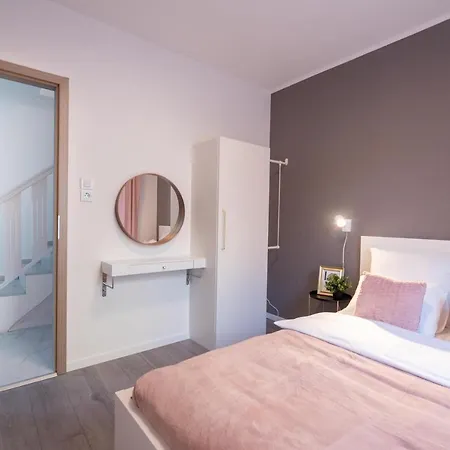 Feriehus Medences, Legkondicionalt, Ketszintes Nyaralo Siófok