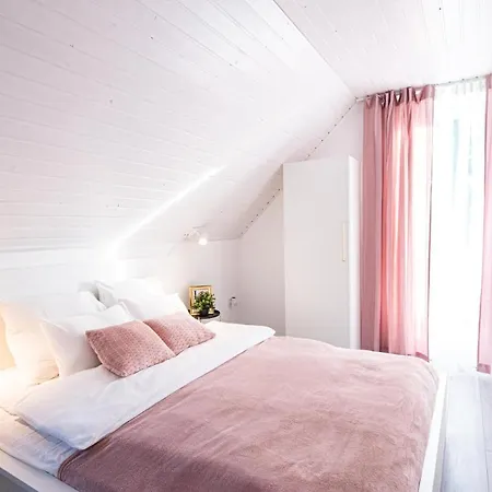 Feriehus Medences, Legkondicionalt, Ketszintes Nyaralo Siófok